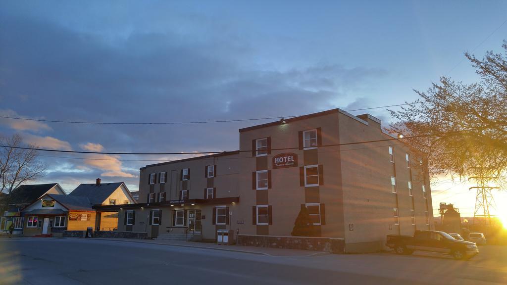 Historic Hotel Corner Brook Buitenkant foto
